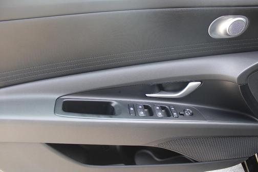 Black 2026 Hyundai ELANTRA SE