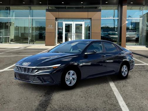 Black 2026 Hyundai ELANTRA SE