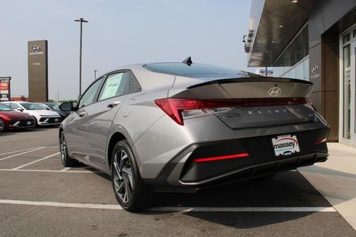 2025 Hyundai ELANTRA HEV SEL Sport