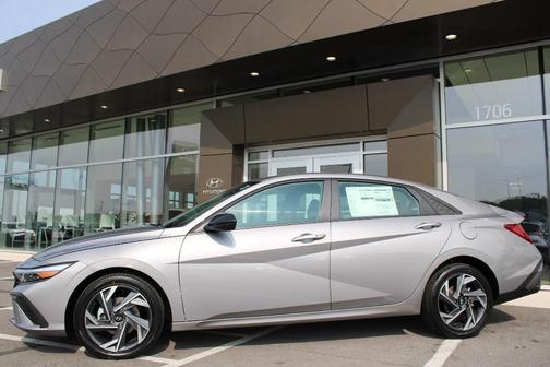 2025 Hyundai ELANTRA HEV SEL Sport