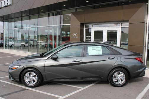 2025 Hyundai ELANTRA SE