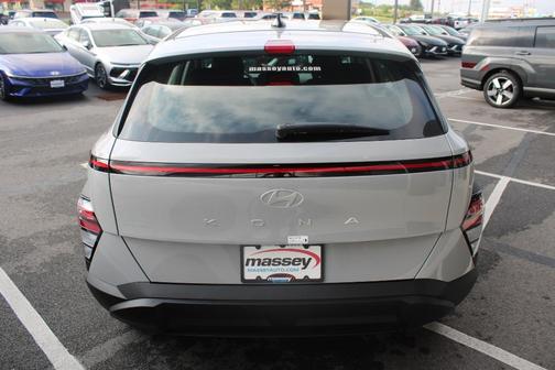 2025 Hyundai KONA SE