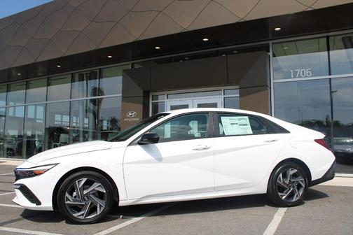 2025 Hyundai ELANTRA HEV SEL Sport