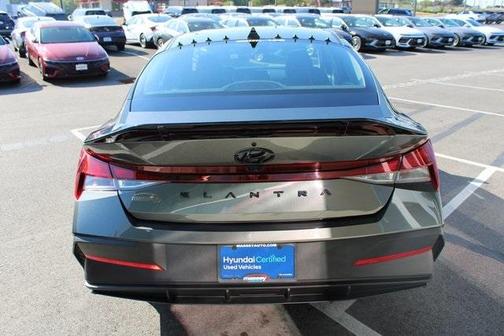 2024 Hyundai ELANTRA SE