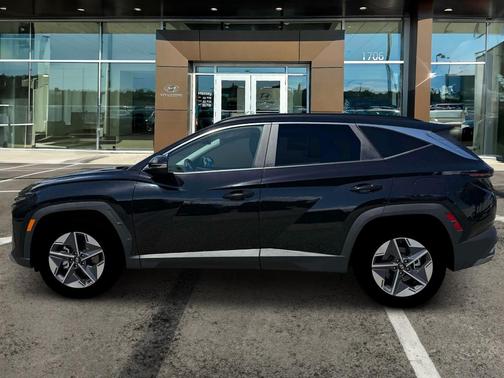 Phantom Black 2026 Hyundai TUCSON SEL Premium