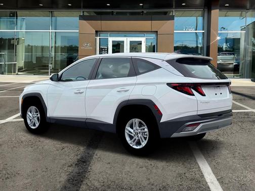 2026 Hyundai TUCSON SE