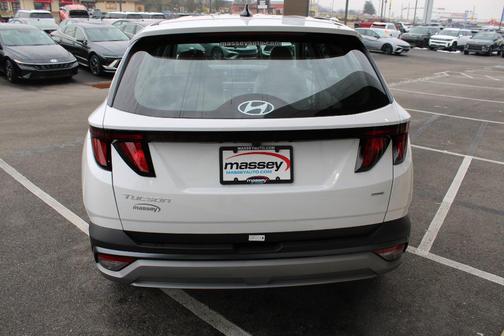 2026 Hyundai TUCSON SE