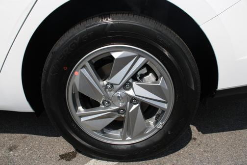 White 2026 Hyundai ELANTRA SE