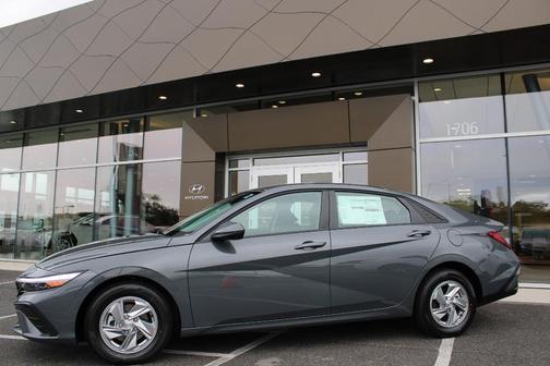 Gray 2026 Hyundai ELANTRA SE