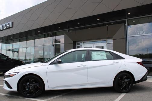 Serenity White Pearl 2026 Hyundai ELANTRA SEL Sport
