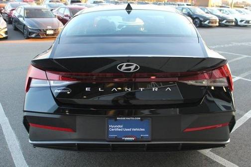 2025 Hyundai ELANTRA SE