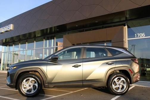 2022 Hyundai TUCSON SE