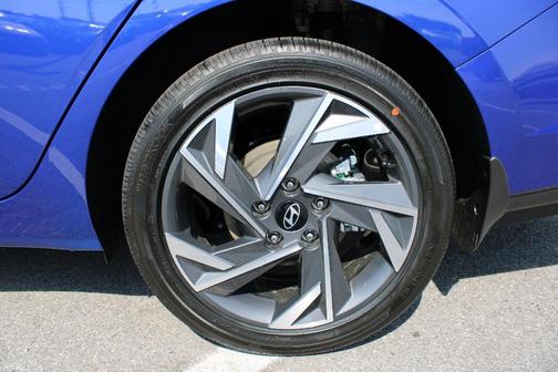 2025 Hyundai ELANTRA HEV SEL Sport