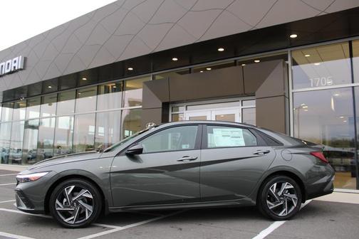 2025 Hyundai ELANTRA HEV SEL Sport
