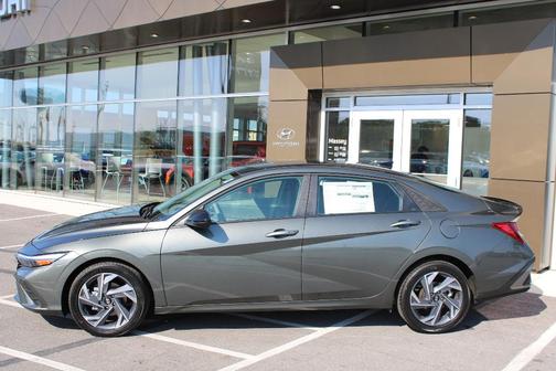 2025 Hyundai ELANTRA SEL Sport