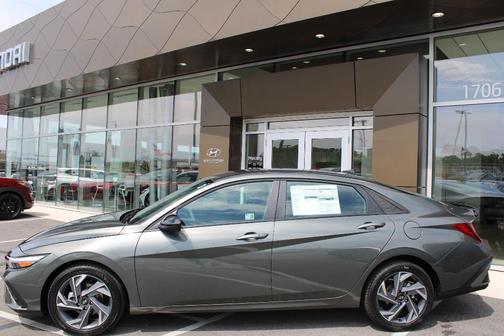 2025 Hyundai ELANTRA SEL Sport