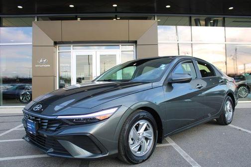 2025 Hyundai ELANTRA SE