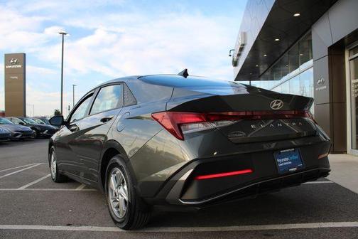 2025 Hyundai ELANTRA SE