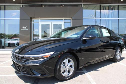 Black 2026 Hyundai ELANTRA SE