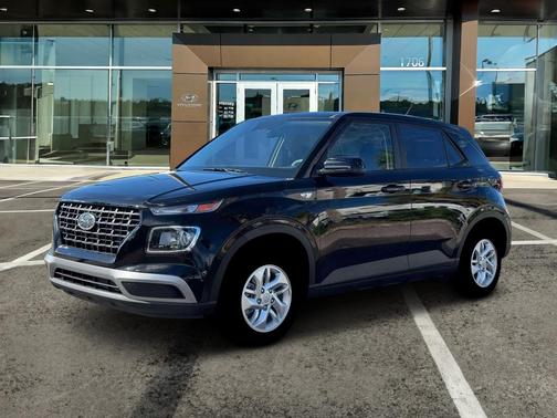 Onyx Black 2026 Hyundai VENUE SE