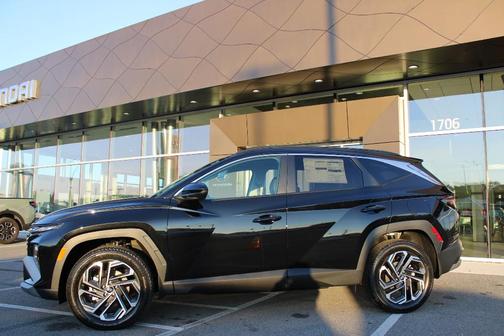 Phantom Black 2026 Hyundai TUCSON SEL