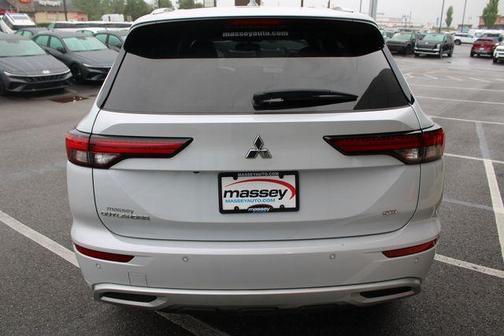 White Diamond 2022 Mitsubishi Outlander SEL