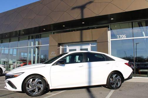 2025 Hyundai ELANTRA SEL Sport