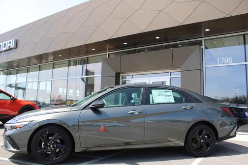 Amazon Gray 2026 Hyundai ELANTRA SEL Sport