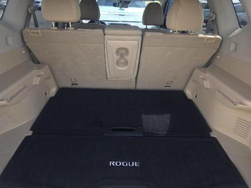 Pearl White Tricoat 2020 Nissan Rogue SV