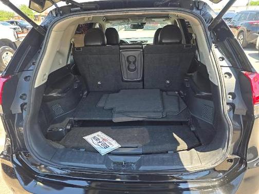 Magnetic Black Pearl 2019 Nissan Rogue SL