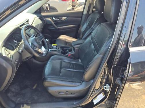Magnetic Black Pearl 2019 Nissan Rogue SL