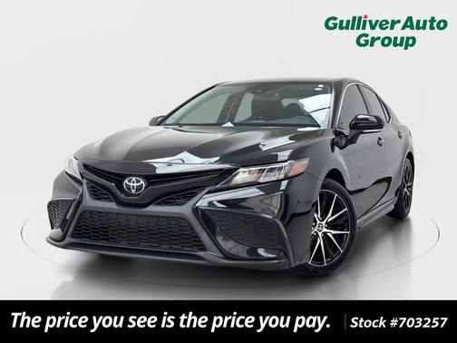 Midnight Black Metallic 2022 Toyota Camry SE