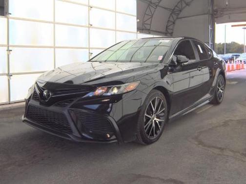 Midnight Black Metallic 2022 Toyota Camry SE