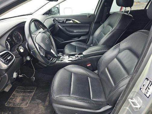 2018 INFINITI QX30 Premium