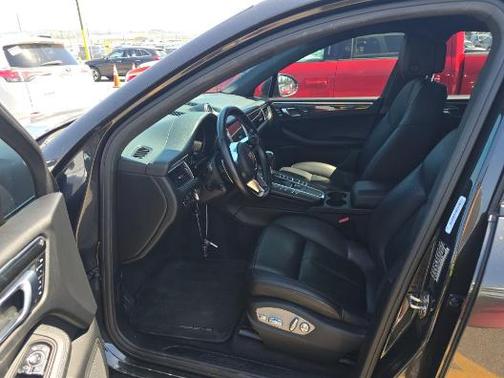 Volcano Grey Metallic 2018 Porsche Macan Macan