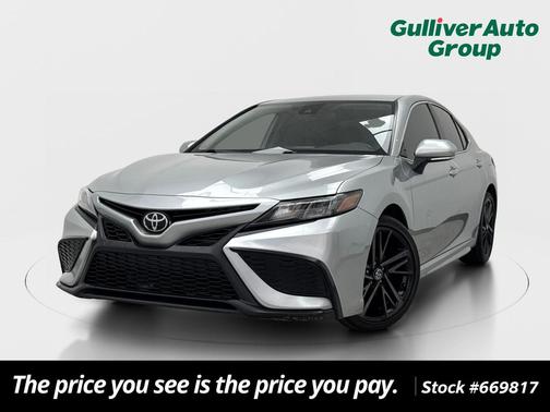 Celestial Silver Metallic 2022 Toyota Camry SE