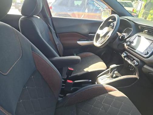 Cayenne Red 2018 Nissan Kicks SR