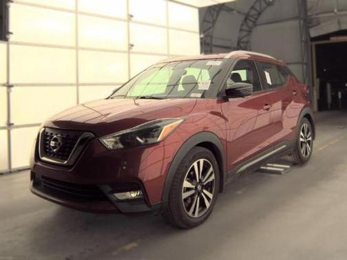 Cayenne Red 2018 Nissan Kicks SR