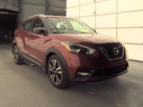 Cayenne Red 2018 Nissan Kicks SR
