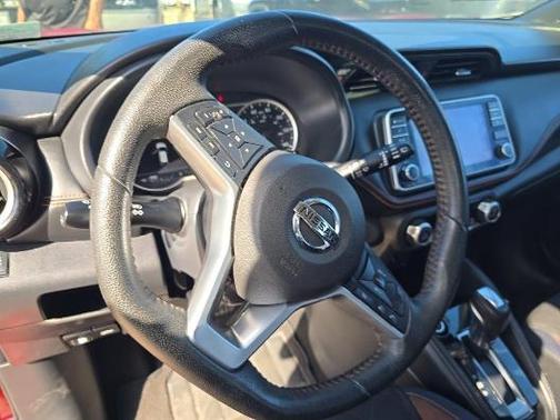 Cayenne Red 2018 Nissan Kicks SR