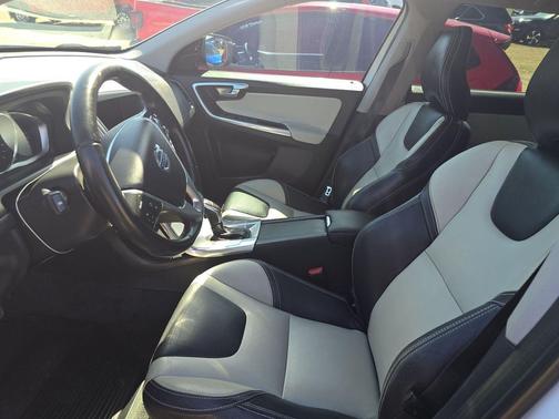 2017 Volvo XC60 T6 Dynamic