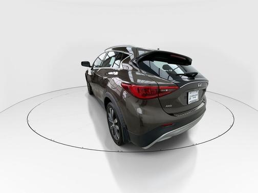 2017 INFINITI QX30 Premium