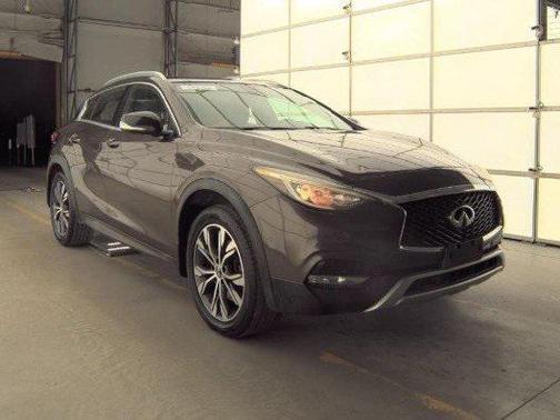 2017 INFINITI QX30 Premium