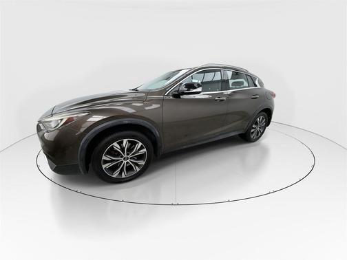 2017 INFINITI QX30 Premium