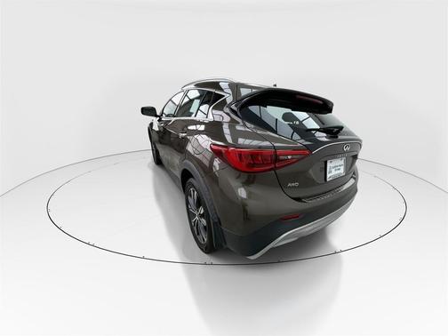 2017 INFINITI QX30 Premium