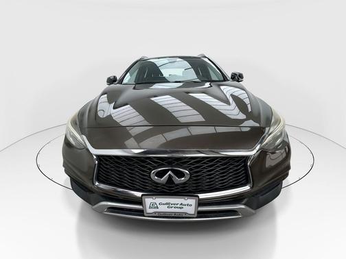 2017 INFINITI QX30 Premium