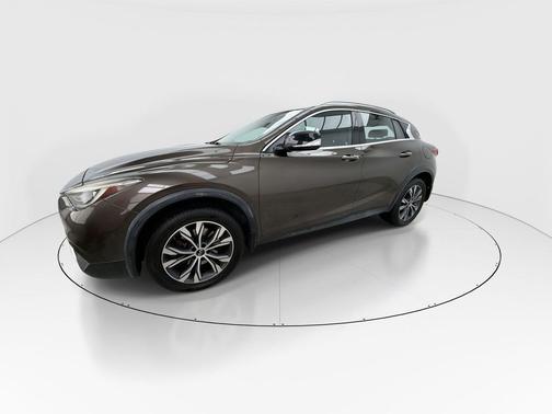 2017 INFINITI QX30 Premium