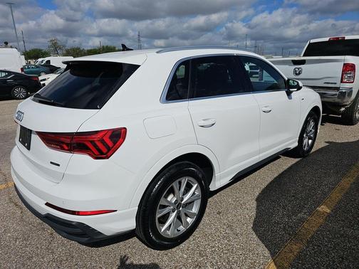 Glacier White Metallic 2023 Audi Q3 Premium 45 TFSI S line quattro Tiptronic