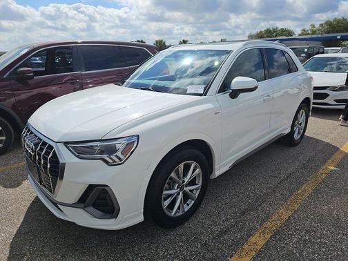 Glacier White Metallic 2023 Audi Q3 Premium 45 TFSI S line quattro Tiptronic