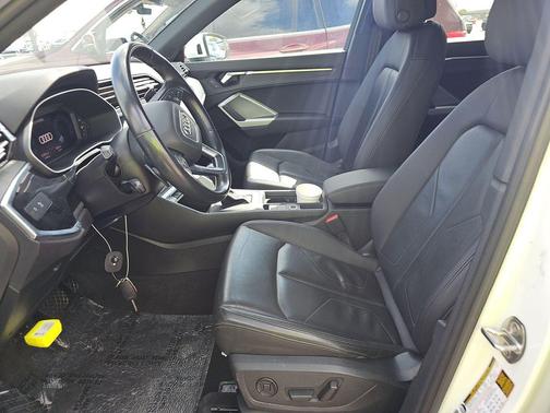 Glacier White Metallic 2023 Audi Q3 Premium 45 TFSI S line quattro Tiptronic